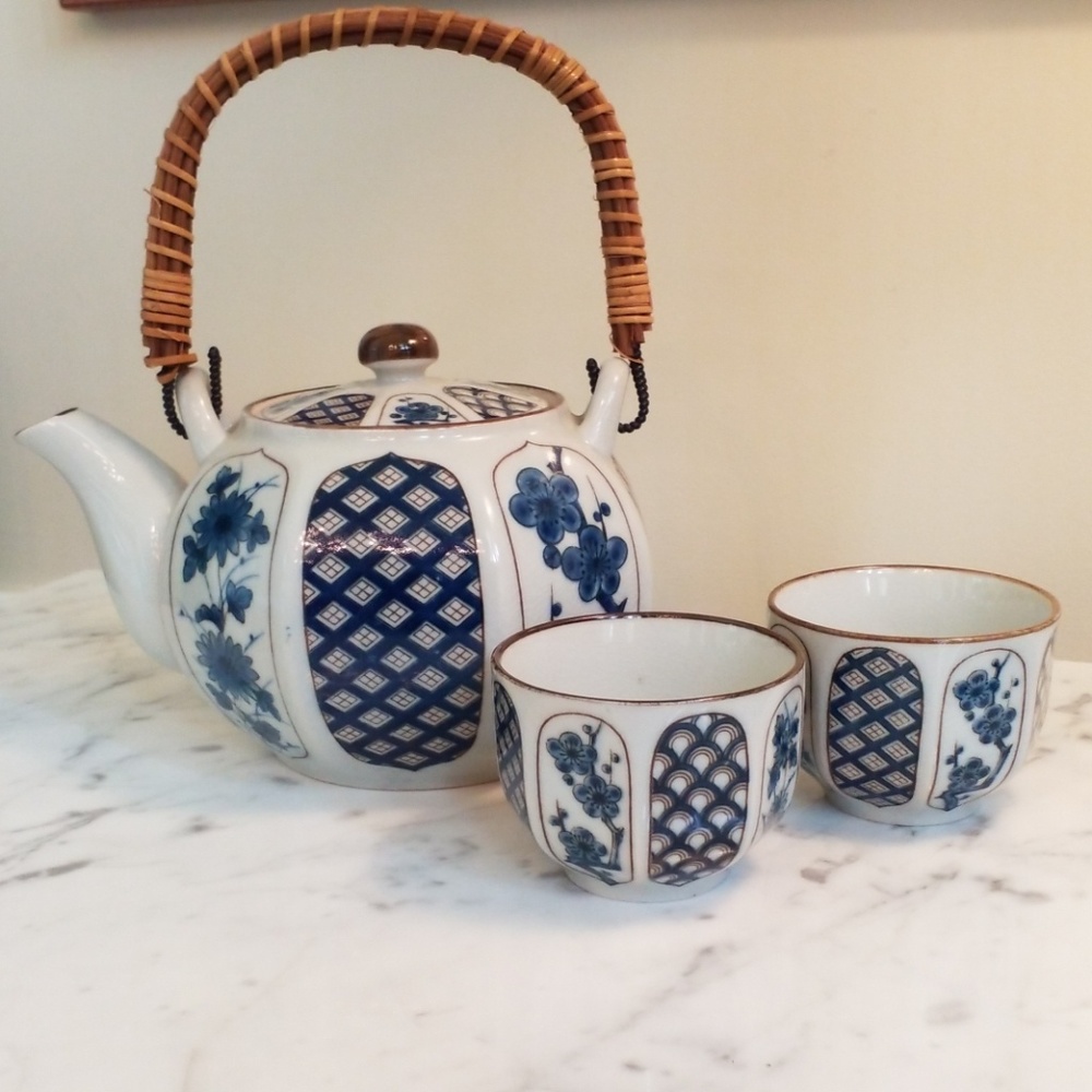 Japanese Tea Pot and 2 Tea Cups